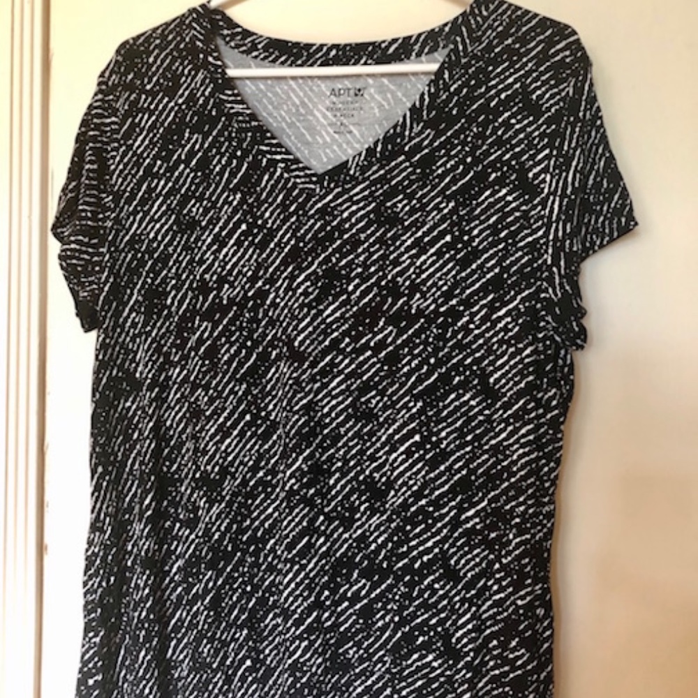 Black & White Pattern Short Sleeve Top